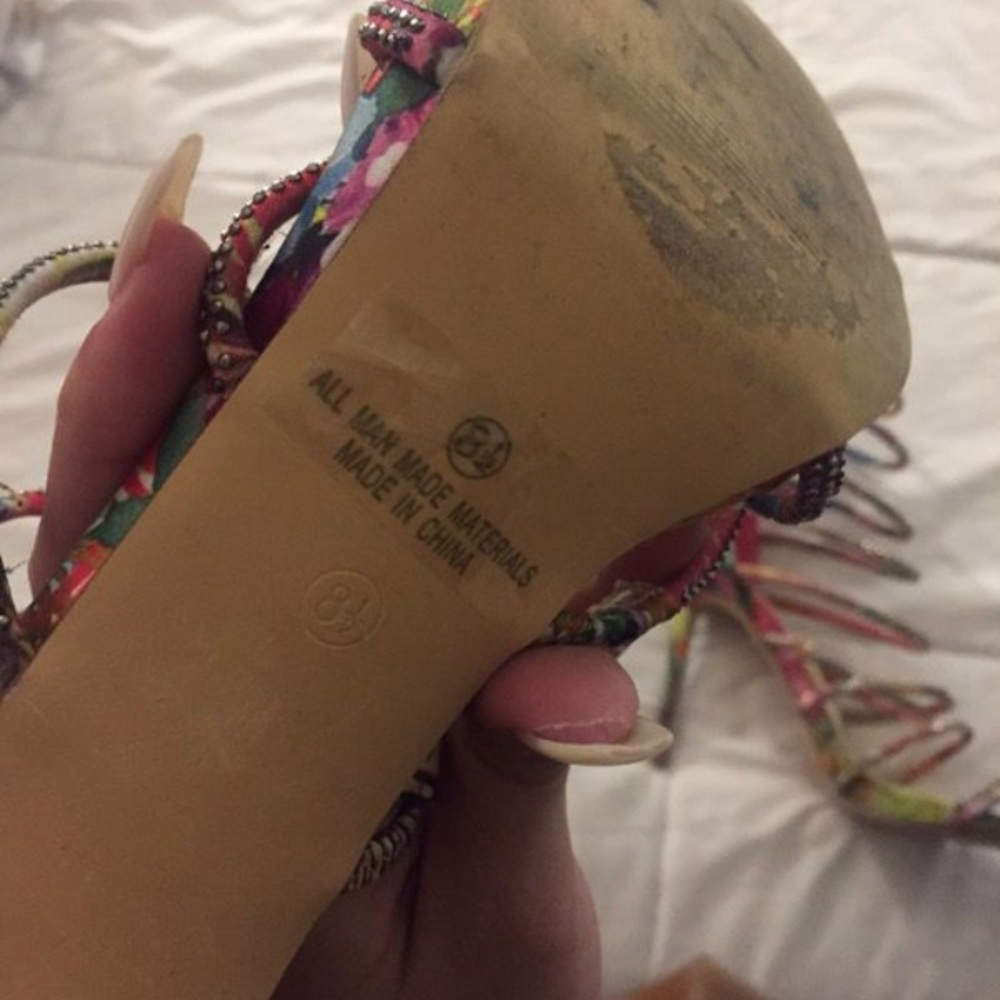 Heels - Picture 3 of 3